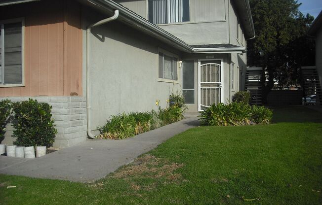 Nicely Upgraded 2 bedroom Townhouse