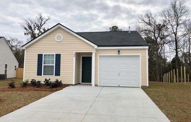 3 Bedroom 2 Bath House in Lakes of Summerville - Summerville