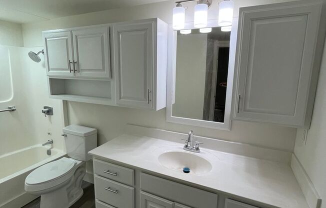 2 beds, 1.5 baths, 950 sqft, $1,545, Unit 100E