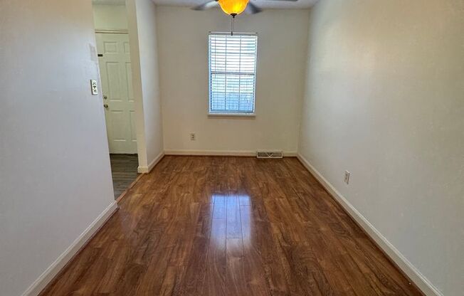 2 beds, 1.5 baths, $1,195, Unit Apt. A