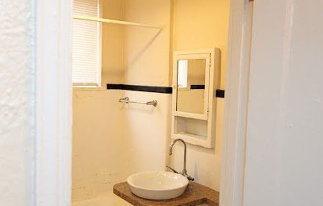 Studio, 1 bath, 300 sqft, $655, Unit Apt 408