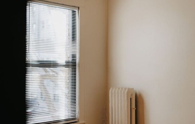 2 beds, 1 bath, 901 sqft, $1,225, Unit 307-42