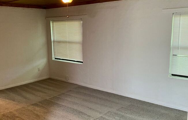 Cozy 1/1 duplex unit on a large lot - Available in June.