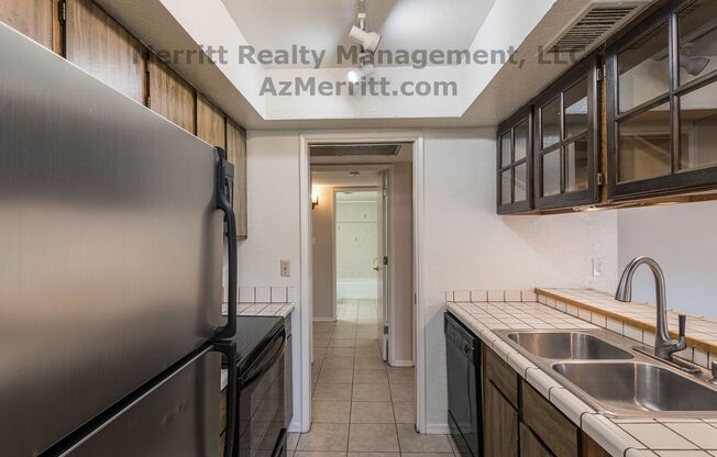 2 beds, 2 baths, 1,100 sqft, $1,145, Unit B2