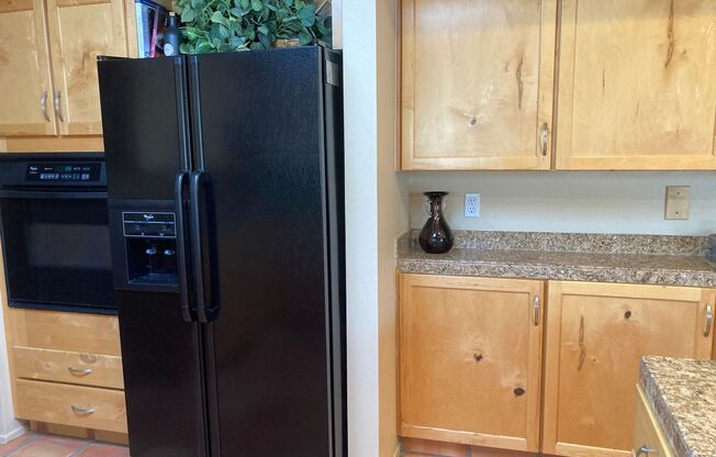 Pool & Mountain Views!