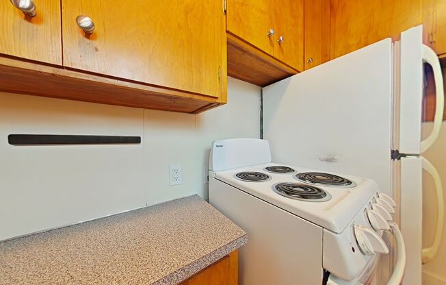 1 Bedroom Duplex ~ Close to Campus ~ Small Pet Friendly