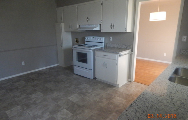 2 beds, 1 bath, $1,095