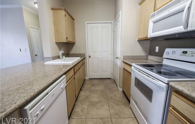 1 bed, 1 bath, 766 sqft, $1,399, Unit Sunridge Heights Pkwy. #1914