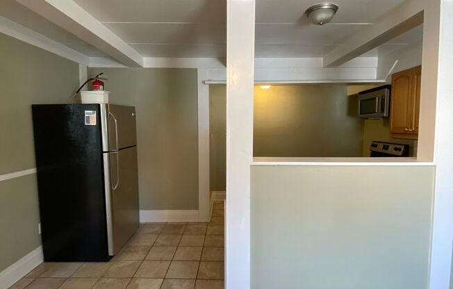 2 beds, 1 bath, $1,150, Unit Top