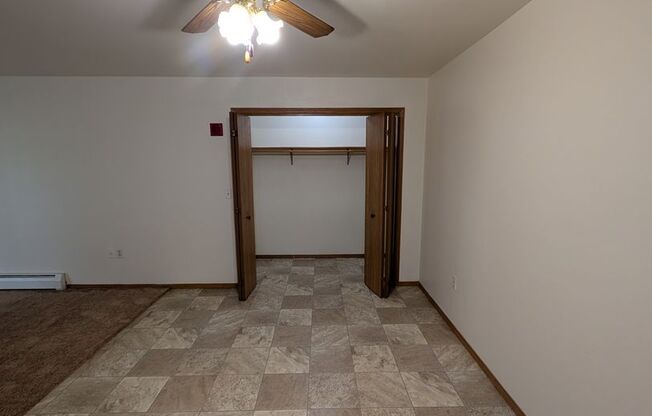 2 beds, 1 bath, 1,100 sqft, $1,319, Unit 1053 6303