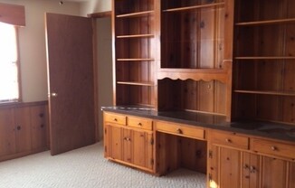 5177 WALNUT GRV