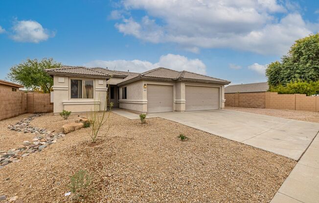 Beautiful 3 bed, 2 bath home in the desirable Community of Bell West Ranch, Surprise!