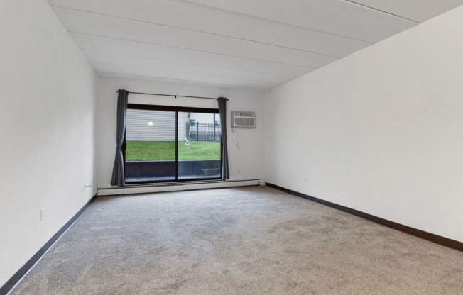 2 beds, 1 bath, 1,000 sqft, $1,050, Unit 212