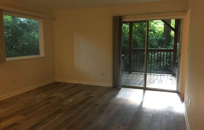 2 beds, 1 bath, 975 sqft, $1,450, Unit A