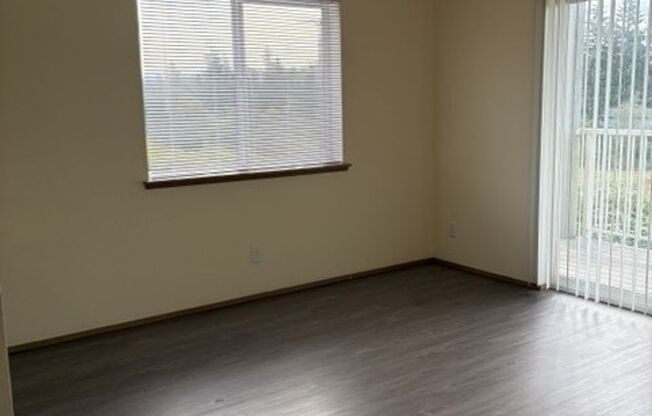 3 beds, 2 baths, 1,002 sqft, $1,800, Unit 63-305