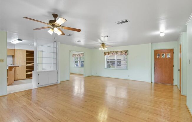 3 bed / 2 bath - centrally located home on river bluff