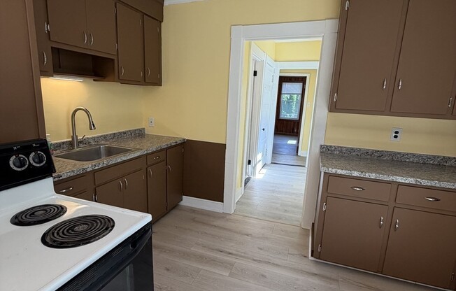 3 beds, 1 bath, 1,138 sqft, $3,100, Unit 1
