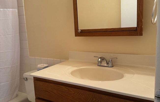 2 beds, 1 bath, 756 sqft, $1,250, Unit 822-304