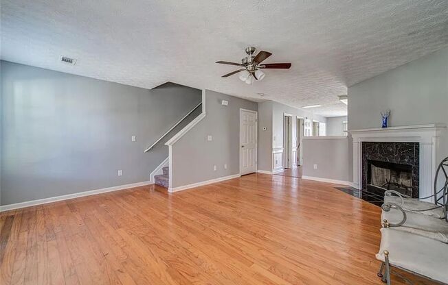 2 Bed and 3 Bath in Decatur!