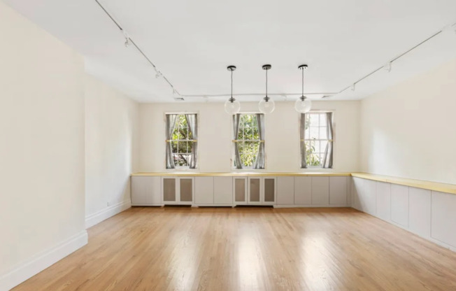 24 E 64 ST
