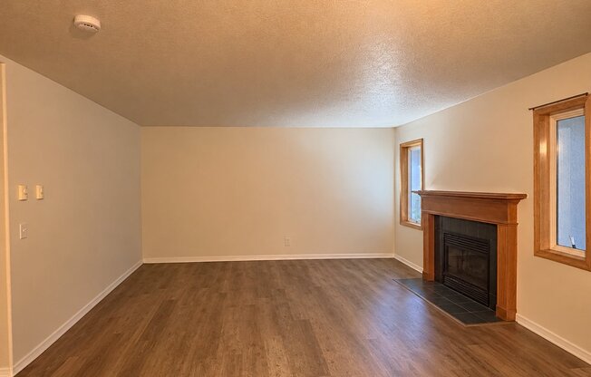 830 NE HACIENDA CT