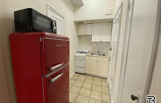 247 W 102 ST