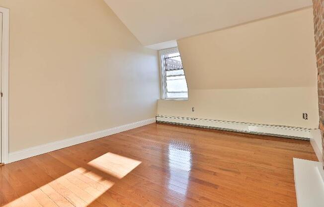 4 beds, 2 baths, $4,600, Unit 2