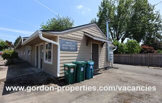 SE Arista Dr - 2 bedroom unit in the heart of Oak Grove