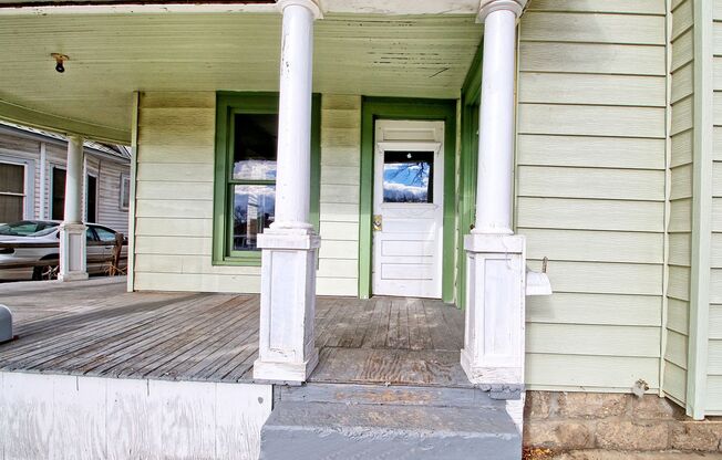 5 beds, 2 baths, $2,300