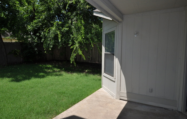 3 beds, 2 baths, $2,050