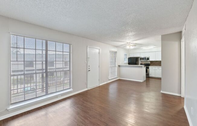 2 beds, 2 baths, 1,000 sqft, $915, Unit 235