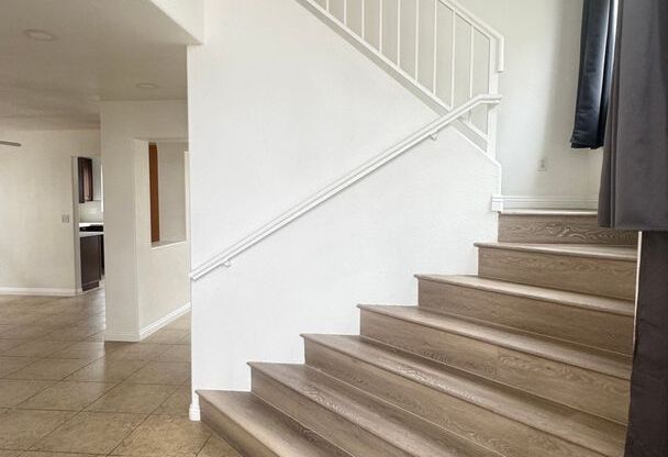 House For Rent - Sky Sands St - 5BD 2.5BA - Large House Near i-215