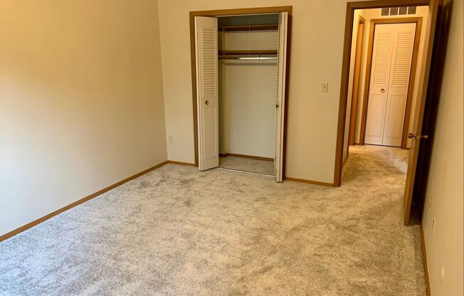 Indian Village Apartments - 1 bed 1 bath ground floor with patio