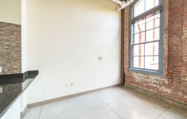 2 beds, 1 bath, 1,080 sqft, $1,650, Unit 216