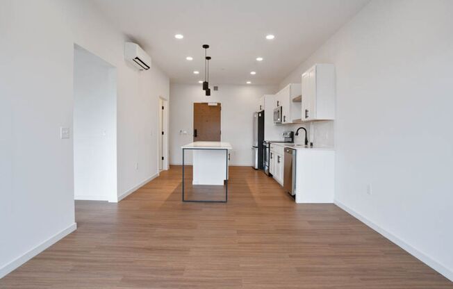 1 bed, 1 bath, 638 sqft, $1,600, Unit 207