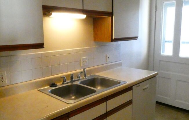 1 bed, 1 bath, $790, Unit Apt 1W