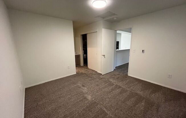 3 beds, 2 baths, 1,086 sqft, $2,150, Unit F-044