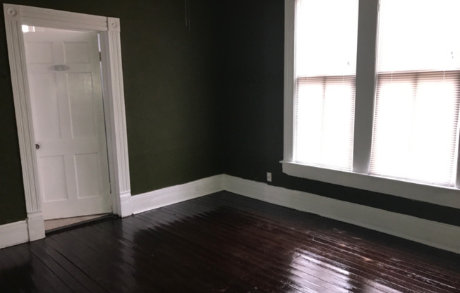 121 DANIEL ST