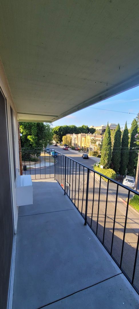 2 beds, 2 baths, 850 sqft, $2,895, Unit 31