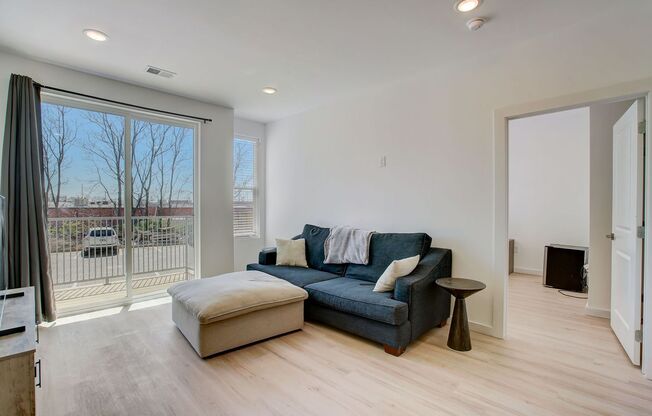 2 beds, 1.5 baths, 850 sqft, $1,299, Unit C1