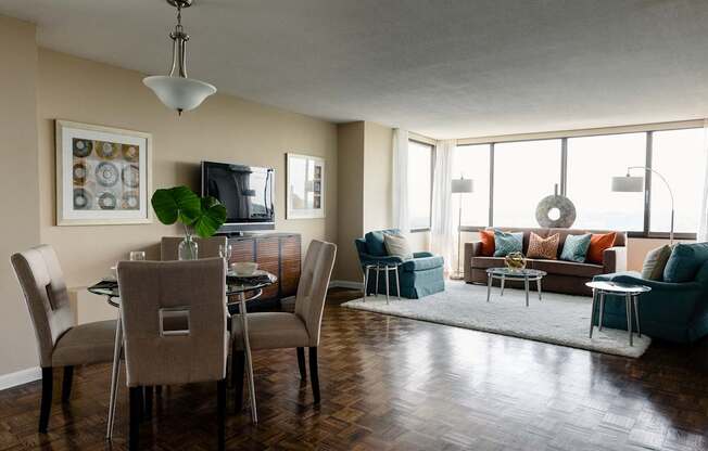 Living room layout at Hampton Plaza Apartments in Towson, MD 21286