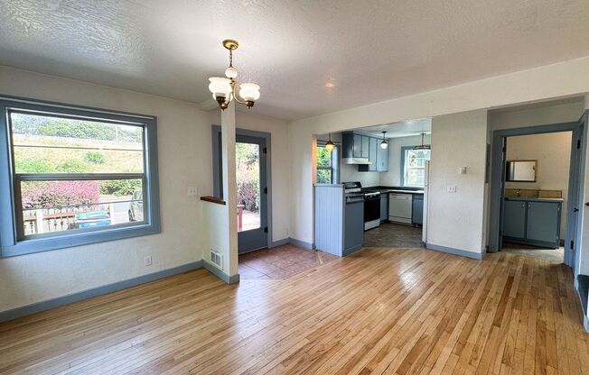 3 Bed, 1.5 Bath overlooking the Rose Garden and Willamette River bike path in Whiteaker