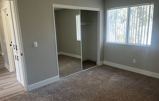 2 beds, 1 bath, 896 sqft, $1,995, Unit 096