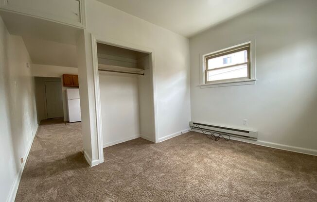 1 bed, 1 bath, $990, Unit 4