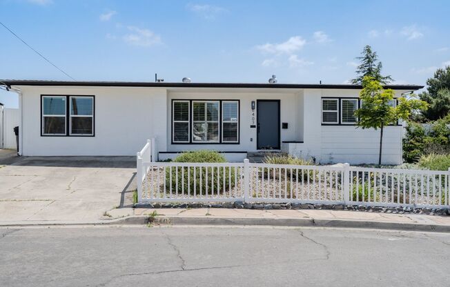 Stunning 4 Bed / 2 Bath with Chef’s Kitchen, In-Unit Laundry and Shared Backyard Retreat