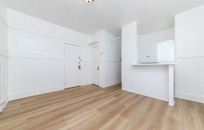 Studio, 1 bath, 300 sqft, $1,900, Unit Unit 6