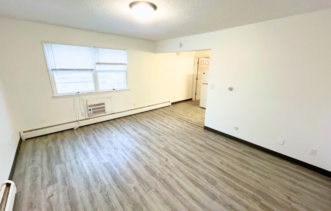 1 bed, 1 bath, $650, Unit 811-16