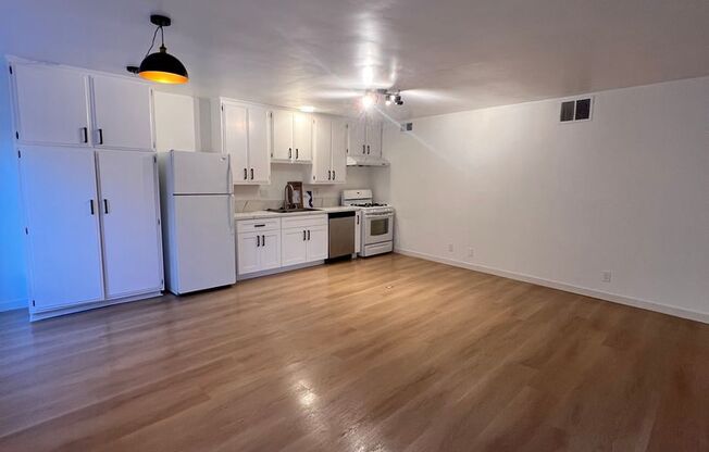 1 bed, 1 bath, 600 sqft, $1,975, Unit 10