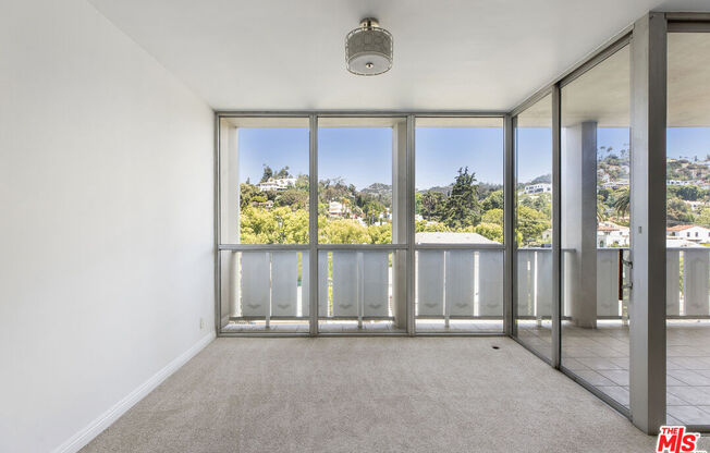 4455 Los Feliz Blvd