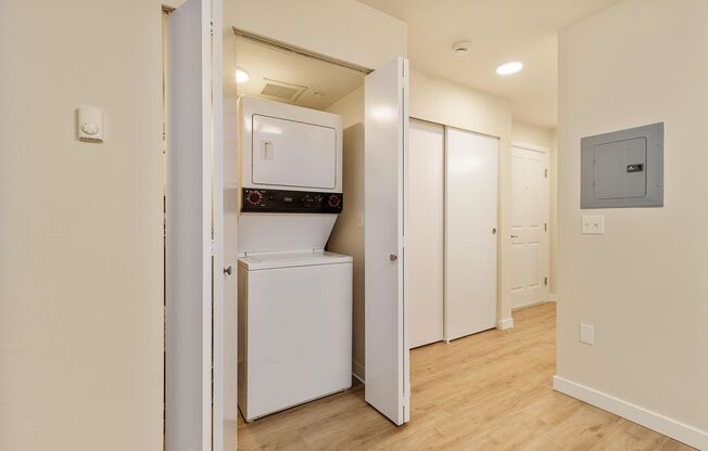 Studio, 1 bath, 413 sqft, $1,445, Unit 408